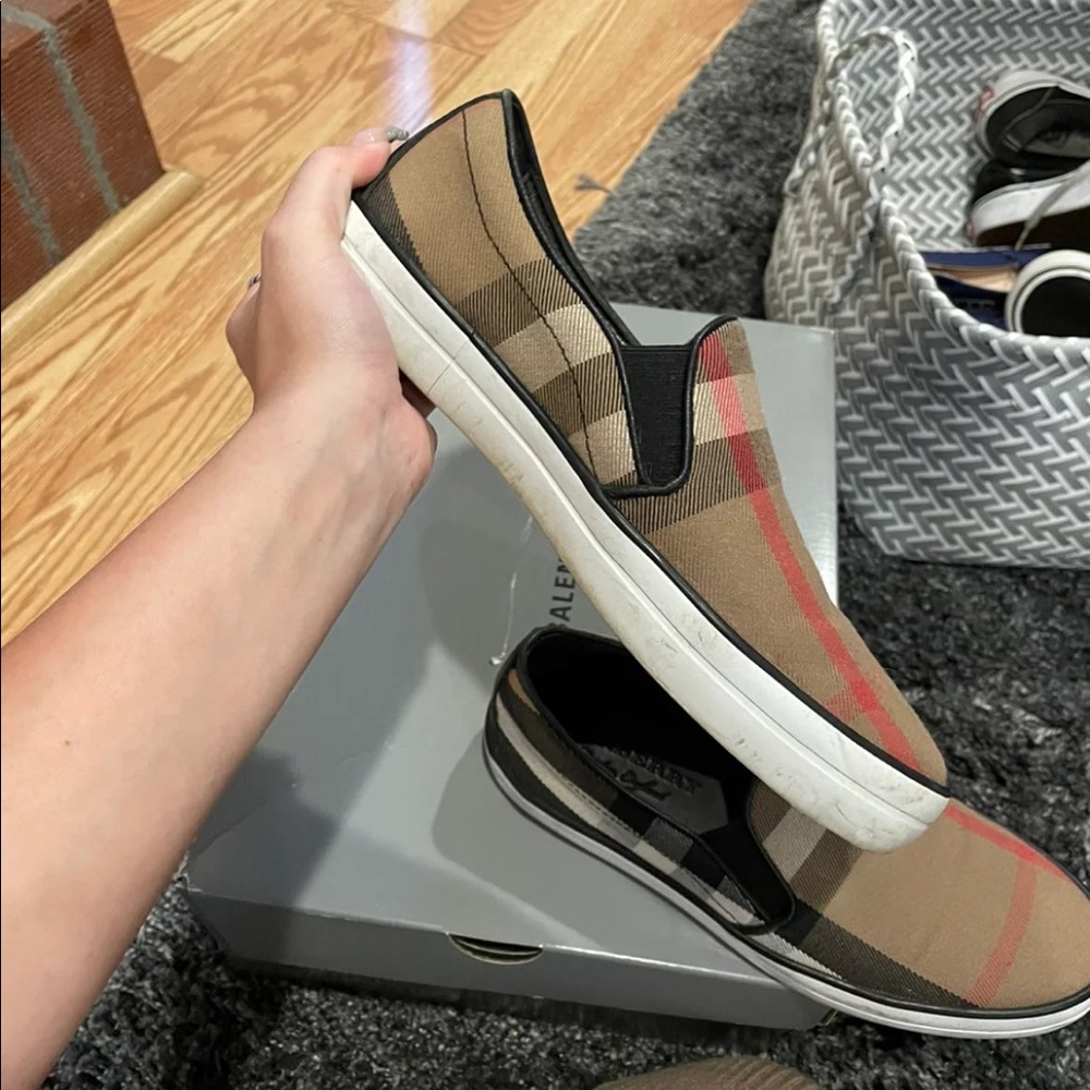 Burberry canvas sneakers - Picture 3 of 6